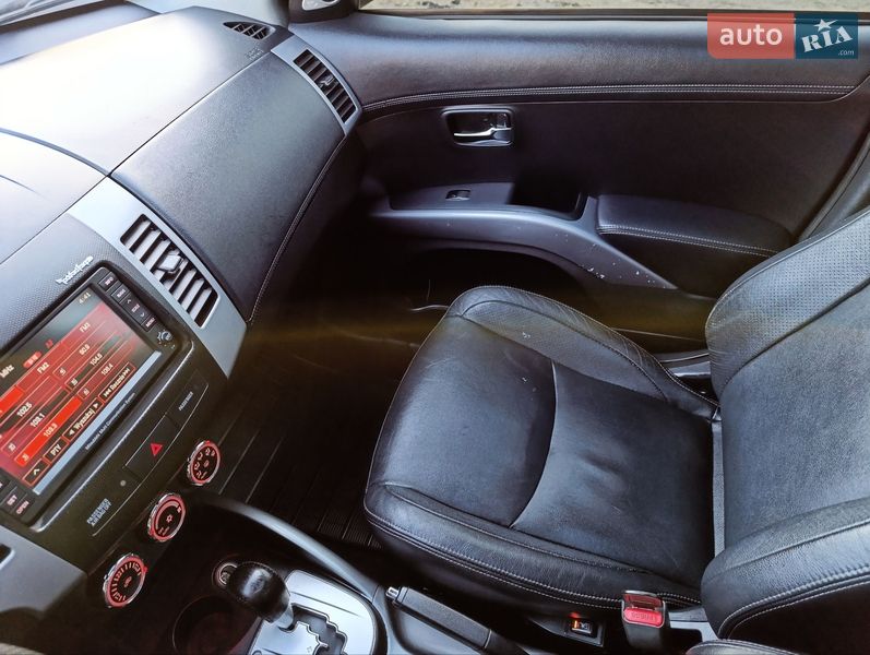 Внедорожник / Кроссовер Mitsubishi Outlander 2011 в Теофиполе