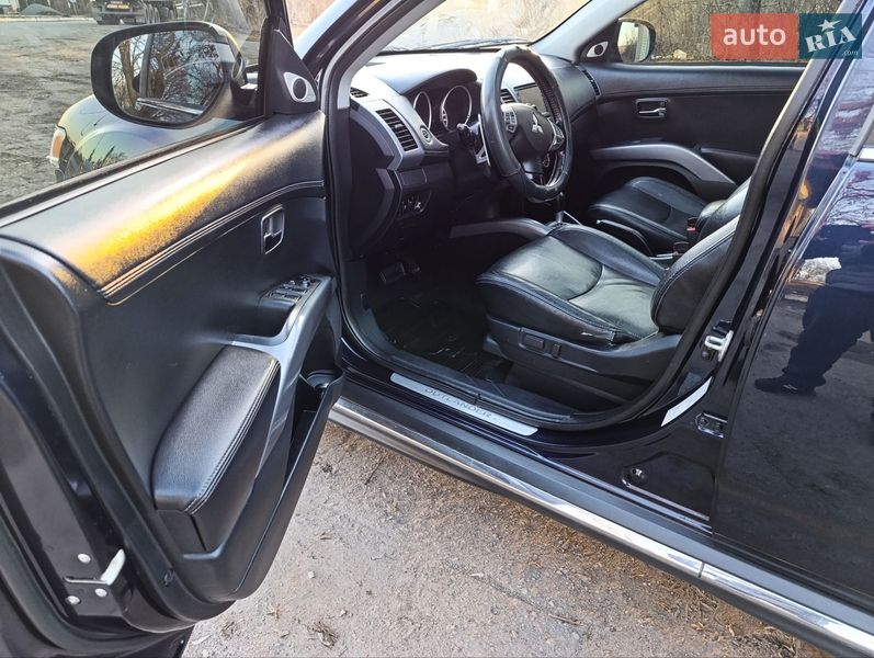 Внедорожник / Кроссовер Mitsubishi Outlander 2011 в Теофиполе