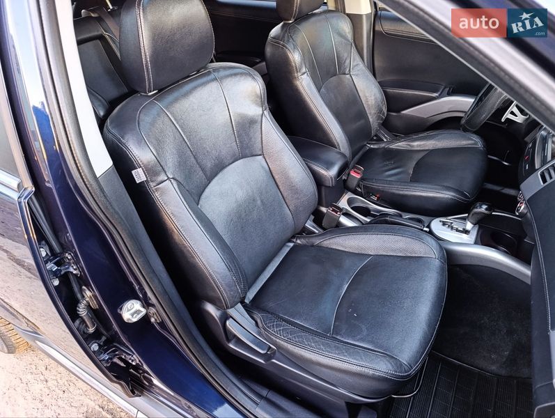 Внедорожник / Кроссовер Mitsubishi Outlander 2011 в Теофиполе