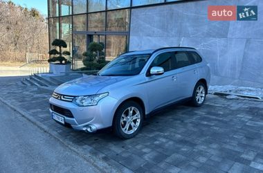 Позашляховик / Кросовер Mitsubishi Outlander 2012 в Києві
