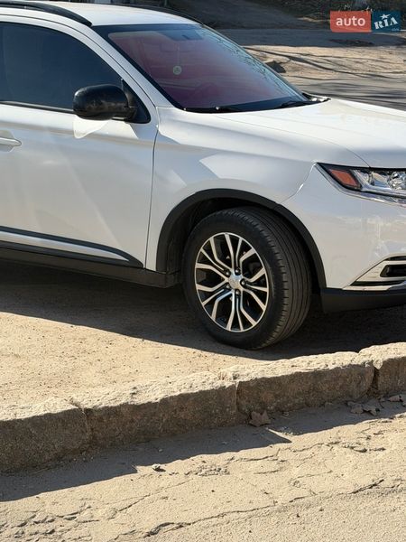 Внедорожник / Кроссовер Mitsubishi Outlander 2016 в Вознесенске