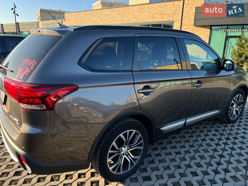 Mitsubishi Outlander 2016