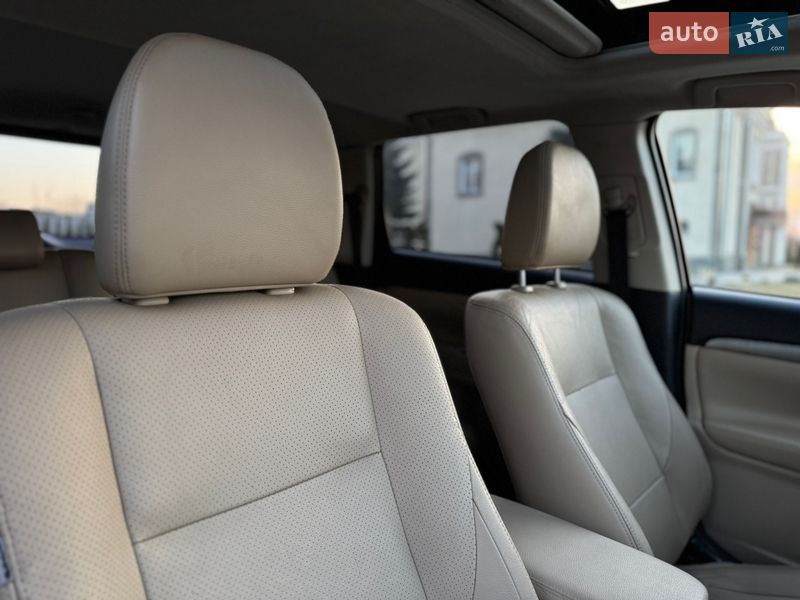 Позашляховик / Кросовер Mitsubishi Outlander 2013 в Дрогобичі