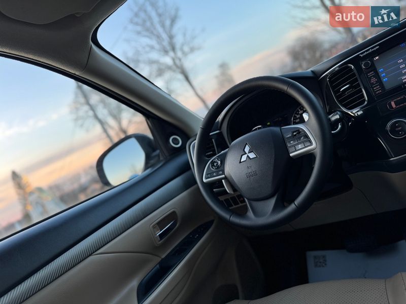 Позашляховик / Кросовер Mitsubishi Outlander 2013 в Дрогобичі