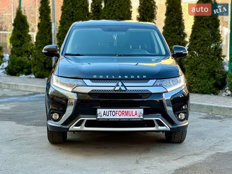 Внедорожник / Кроссовер Mitsubishi Outlander 2021 в Киеве