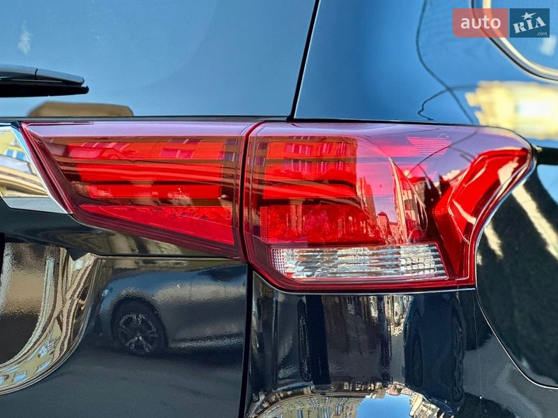 Внедорожник / Кроссовер Mitsubishi Outlander 2021 в Киеве