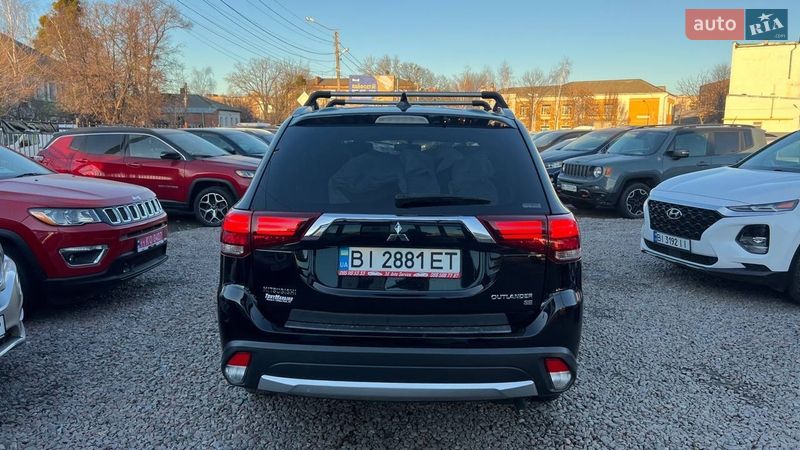 Внедорожник / Кроссовер Mitsubishi Outlander 2016 в Полтаве