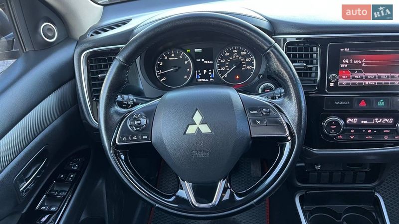 Внедорожник / Кроссовер Mitsubishi Outlander 2016 в Полтаве
