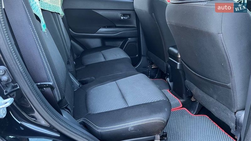 Внедорожник / Кроссовер Mitsubishi Outlander 2016 в Полтаве