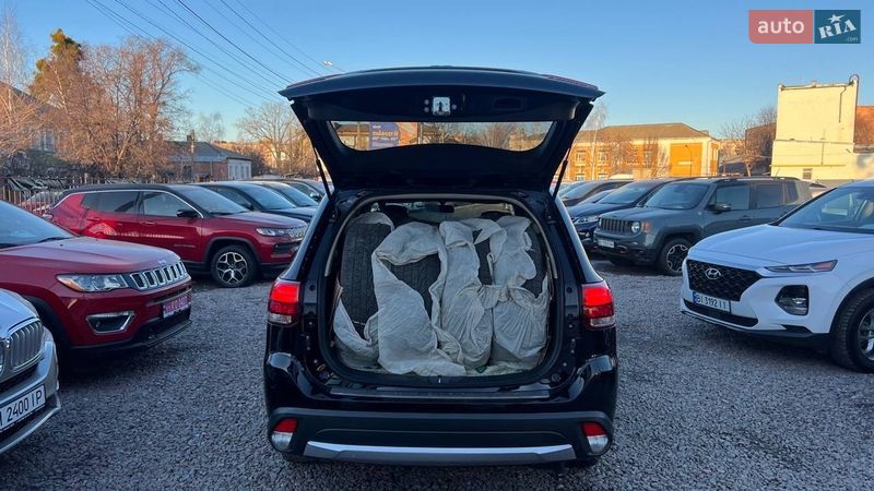 Внедорожник / Кроссовер Mitsubishi Outlander 2016 в Полтаве