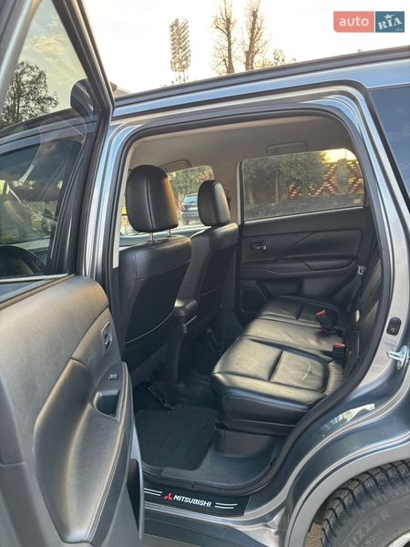 Позашляховик / Кросовер Mitsubishi Outlander 2012 в Ужгороді