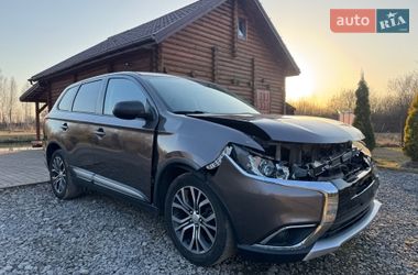 Внедорожник / Кроссовер Mitsubishi Outlander 2016 в Яворове