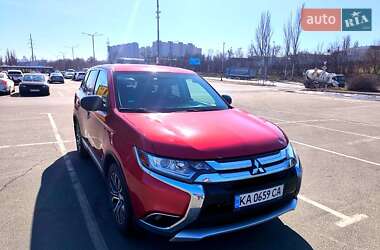 Позашляховик / Кросовер Mitsubishi Outlander 2017 в Києві