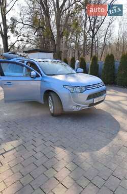 Позашляховик / Кросовер Mitsubishi Outlander 2013 в Жовкві