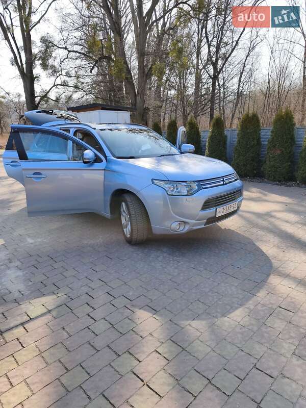 Mitsubishi Outlander 2013