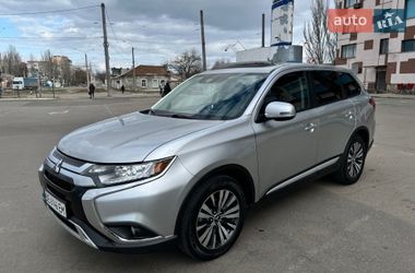 Внедорожник / Кроссовер Mitsubishi Outlander 2019 в Николаеве