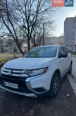 Внедорожник / Кроссовер Mitsubishi Outlander 2016 в Львове