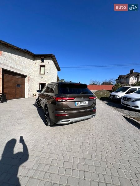 Позашляховик / Кросовер Mitsubishi Outlander 2023 в Львові