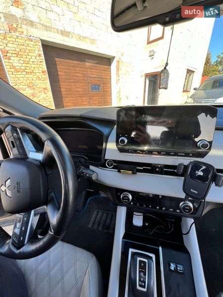 Позашляховик / Кросовер Mitsubishi Outlander 2023 в Львові