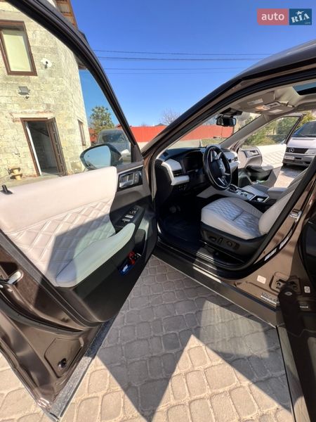 Позашляховик / Кросовер Mitsubishi Outlander 2023 в Львові