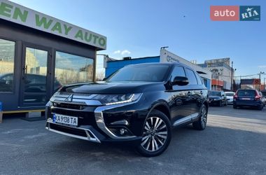 Внедорожник / Кроссовер Mitsubishi Outlander 2020 в Киеве