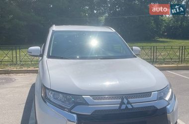 Внедорожник / Кроссовер Mitsubishi Outlander 2019 в Киеве
