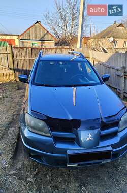Внедорожник / Кроссовер Mitsubishi Outlander 2004 в Дымере