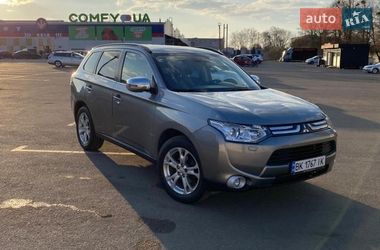 Позашляховик / Кросовер Mitsubishi Outlander 2013 в Рівному