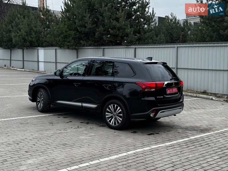 Внедорожник / Кроссовер Mitsubishi Outlander 2020 в Киверцах