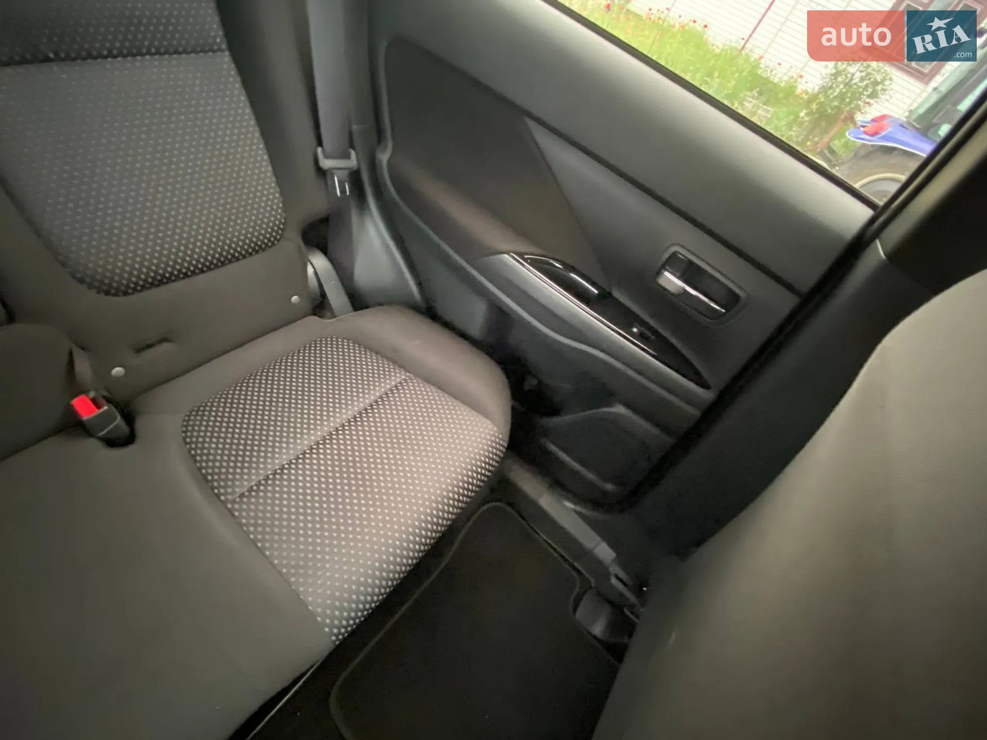 2017 Mitsubishi Outlander - мініатюра 16