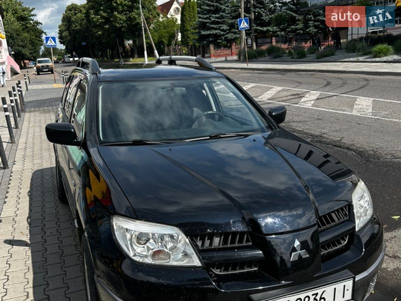 Позашляховик / Кросовер Mitsubishi Outlander 2004 в Рівному