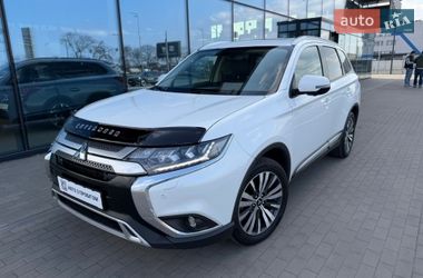 Позашляховик / Кросовер Mitsubishi Outlander 2021 в Києві