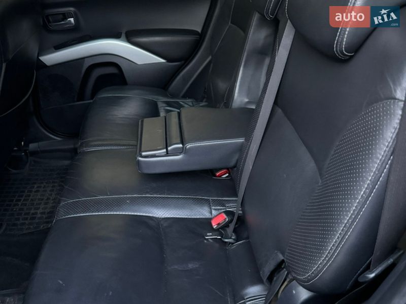 Внедорожник / Кроссовер Mitsubishi Outlander 2008 в Киеве