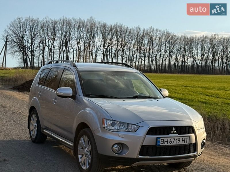 Mitsubishi Outlander 2011