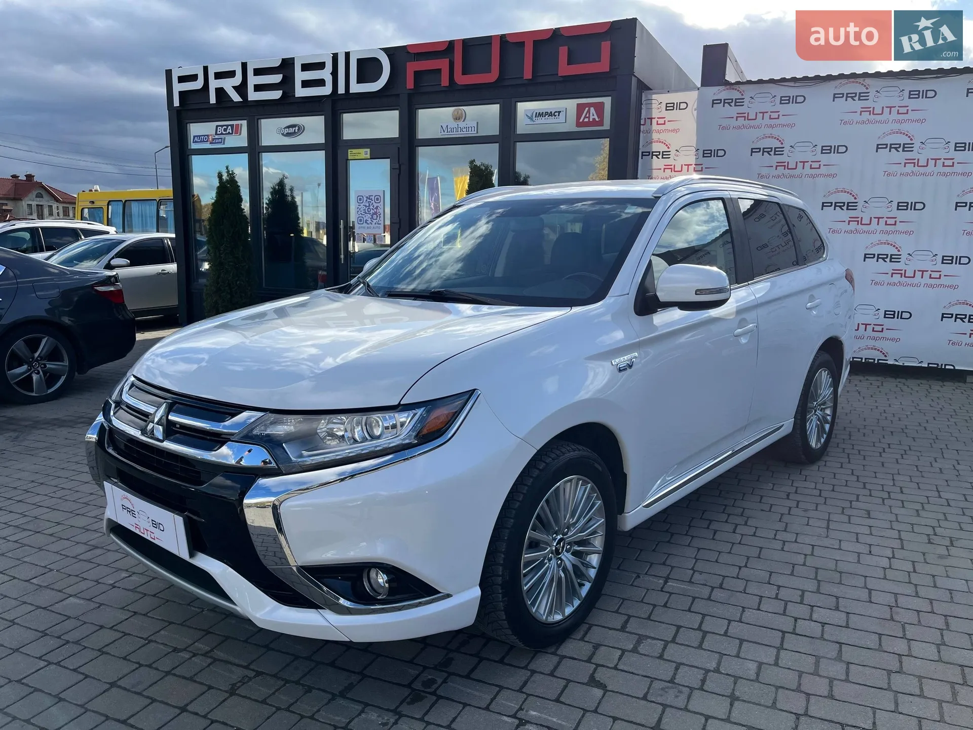 2018 Mitsubishi Outlander - фото 1