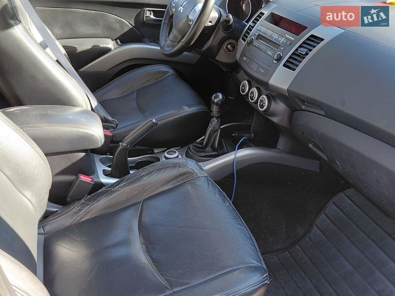 Внедорожник / Кроссовер Mitsubishi Outlander 2008 в Кельменцах