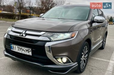 Внедорожник / Кроссовер Mitsubishi Outlander 2015 в Киеве