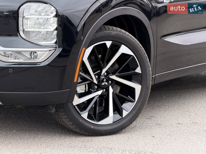 Внедорожник / Кроссовер Mitsubishi Outlander 2024 в Кривом Роге