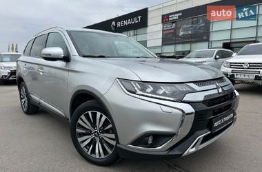 Внедорожник / Кроссовер Mitsubishi Outlander 2022 в Киеве