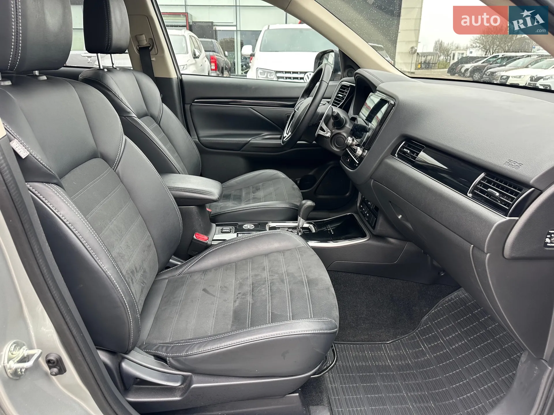2022 Mitsubishi Outlander - мініатюра 30