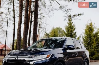 Позашляховик / Кросовер Mitsubishi Outlander 2017 в Нетішині