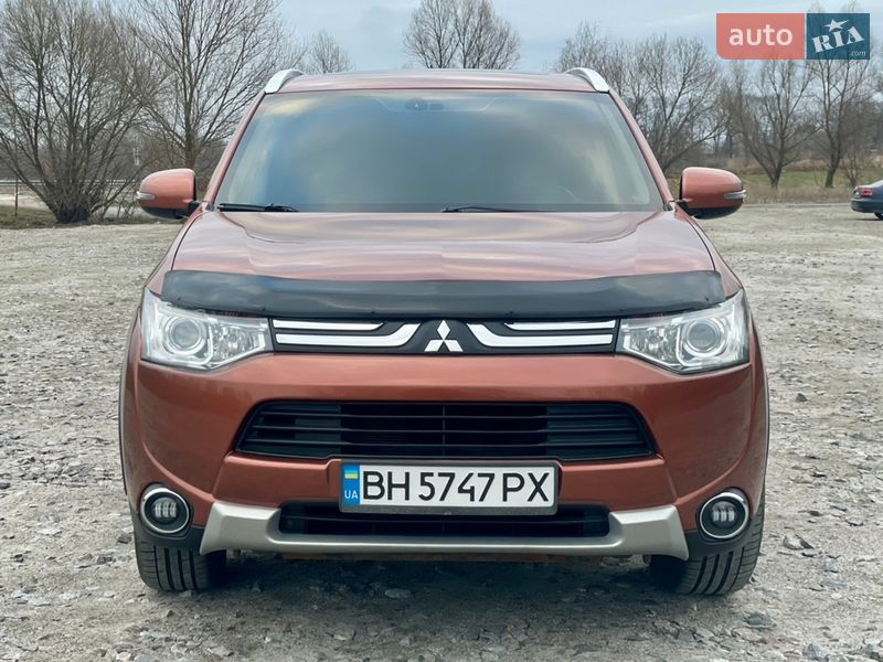 Внедорожник / Кроссовер Mitsubishi Outlander 2014 в Буче