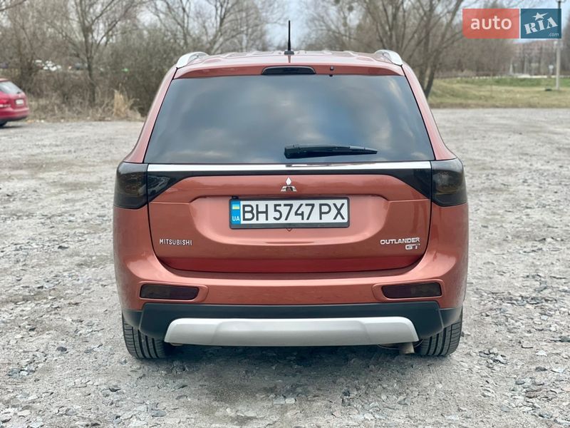 Внедорожник / Кроссовер Mitsubishi Outlander 2014 в Буче