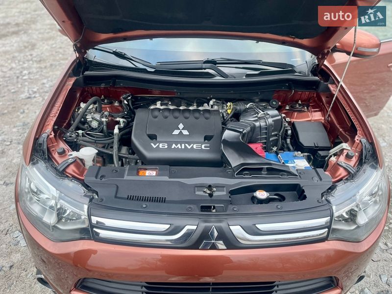 Внедорожник / Кроссовер Mitsubishi Outlander 2014 в Буче