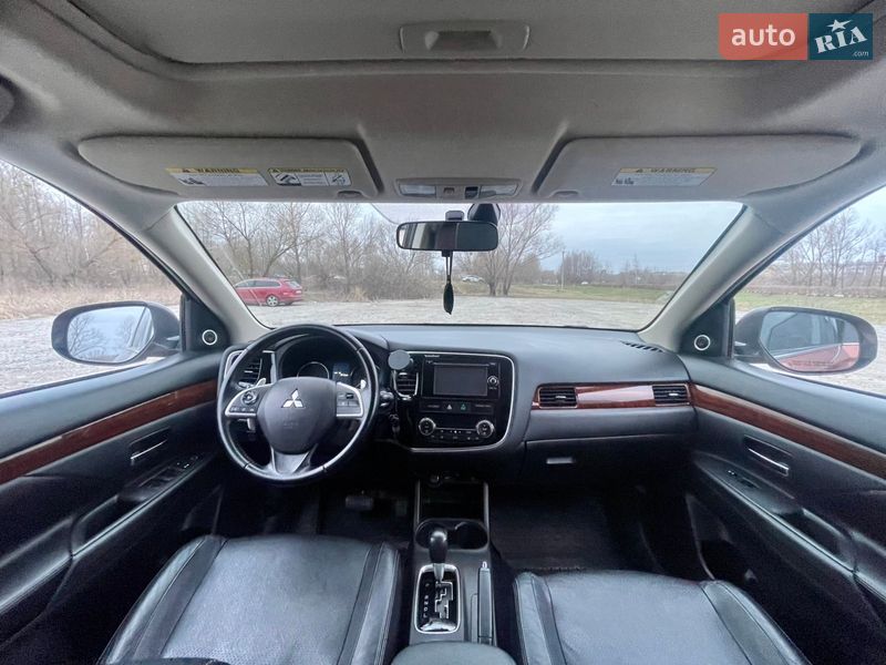 Внедорожник / Кроссовер Mitsubishi Outlander 2014 в Буче