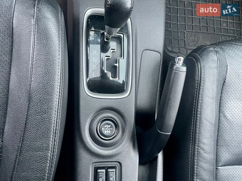 Внедорожник / Кроссовер Mitsubishi Outlander 2014 в Буче