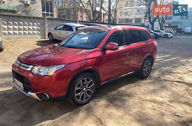 Внедорожник / Кроссовер Mitsubishi Outlander 2014 в Киеве