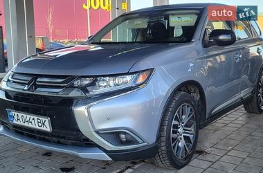 Позашляховик / Кросовер Mitsubishi Outlander 2016 в Києві