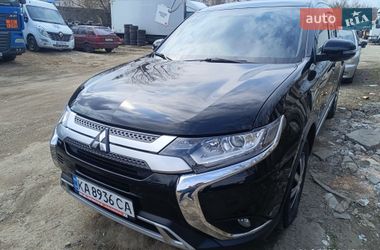 Позашляховик / Кросовер Mitsubishi Outlander 2021 в Києві