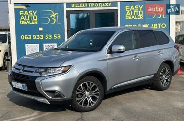 Позашляховик / Кросовер Mitsubishi Outlander 2015 в Києві